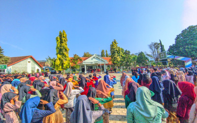 SMPN 1 Sooko Gelar Upacara Sumpah Pemuda yang Ke-97 Bertema “Pemuda Pemudi Bergerak, Indonesia Persatu”